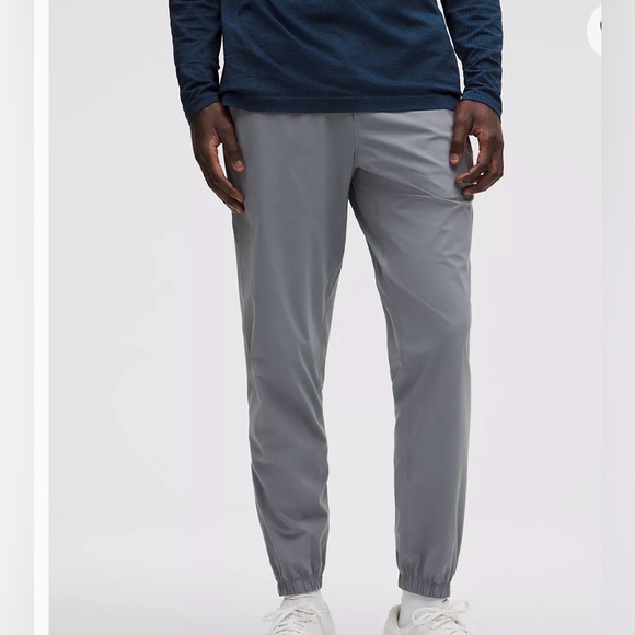 Lululemon Mens license to train Size Sm Lightweight Performance Stretch Jogger
